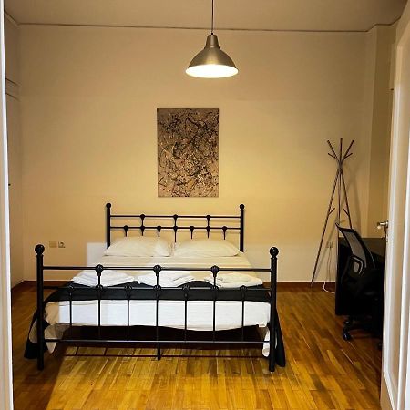 Apartment With Private Patio Athena Bagian luar foto